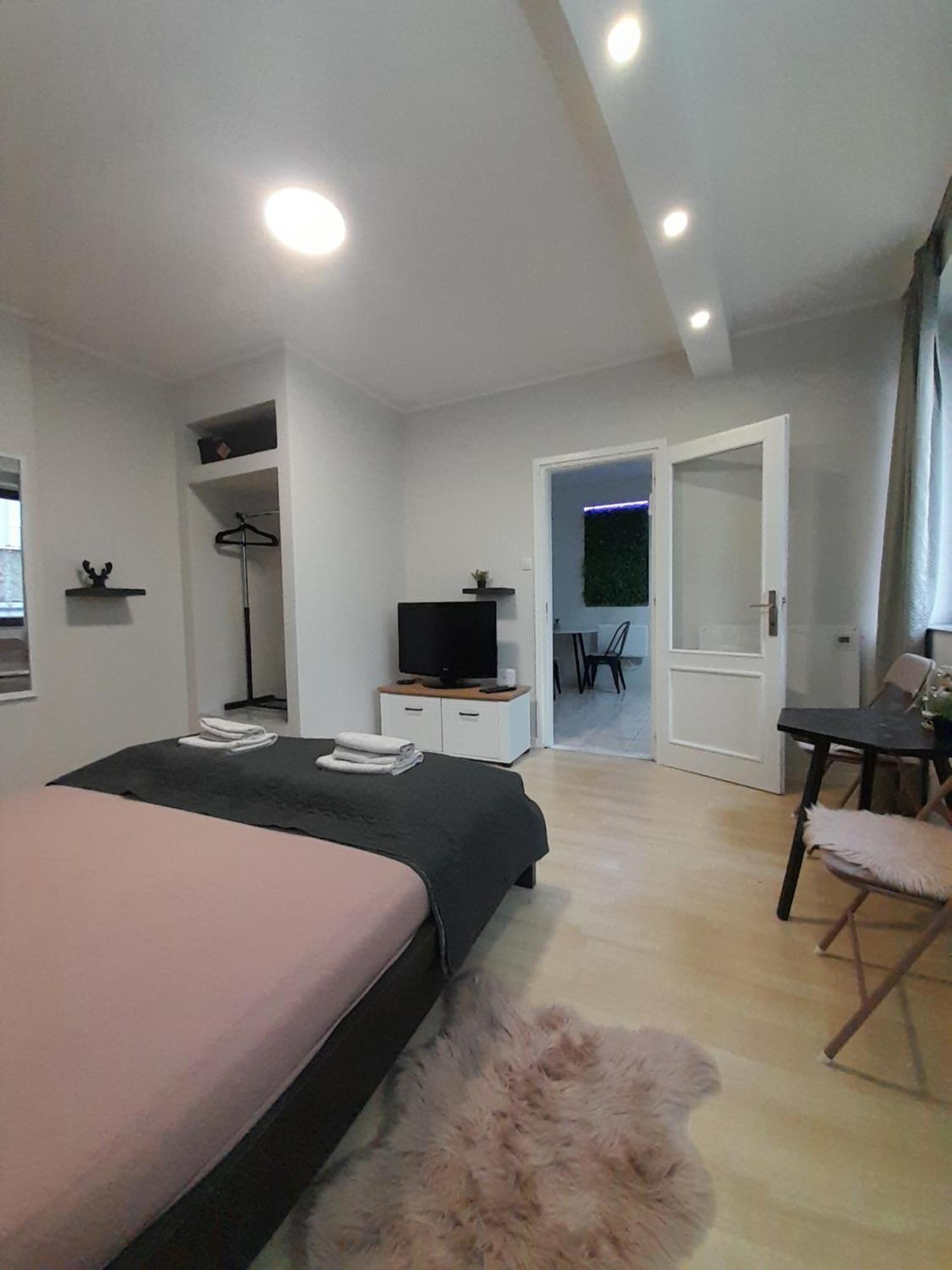 Appartamento Cool & Cozy Center Subotica Esterno foto